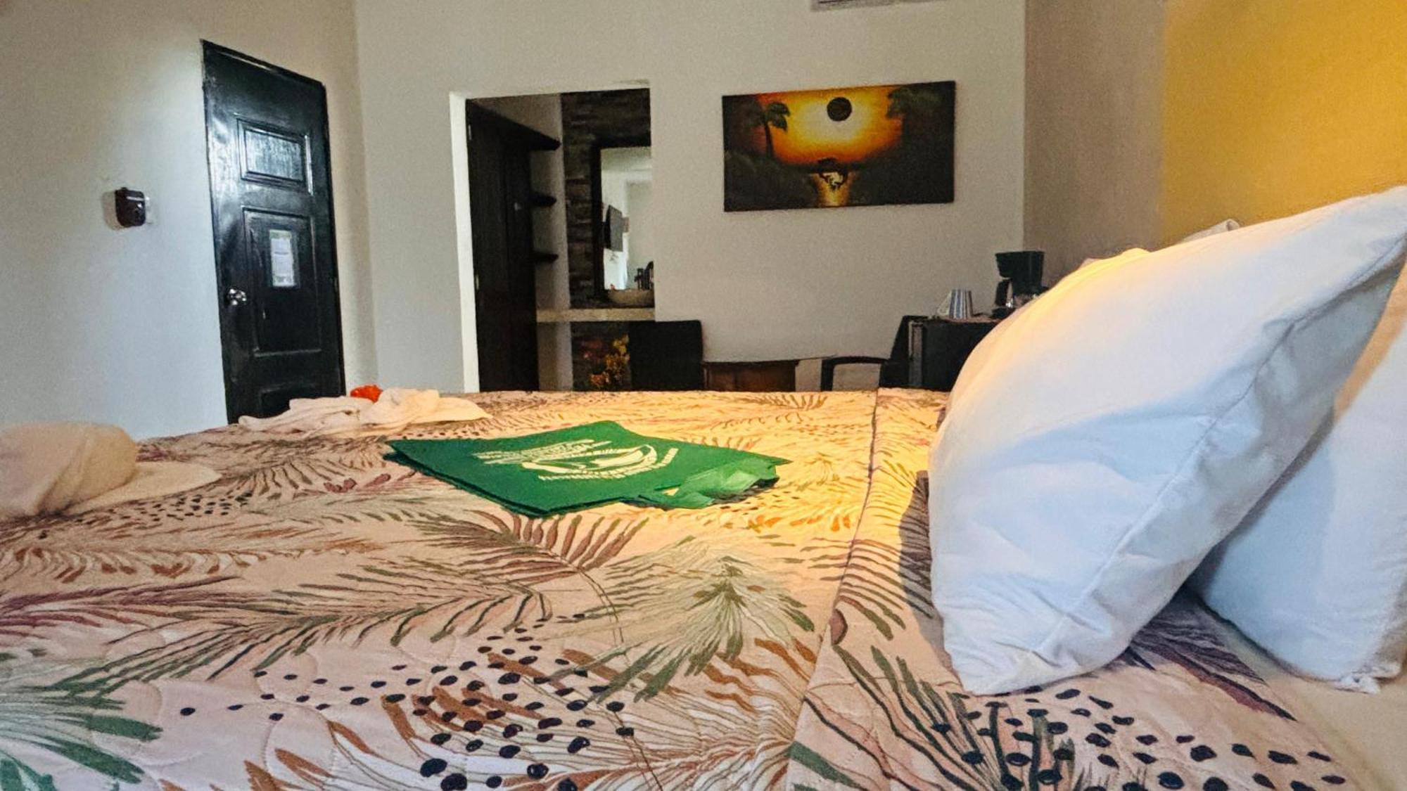 Casa Delfines Rio Lagartos Hotel ภายนอก รูปภาพ